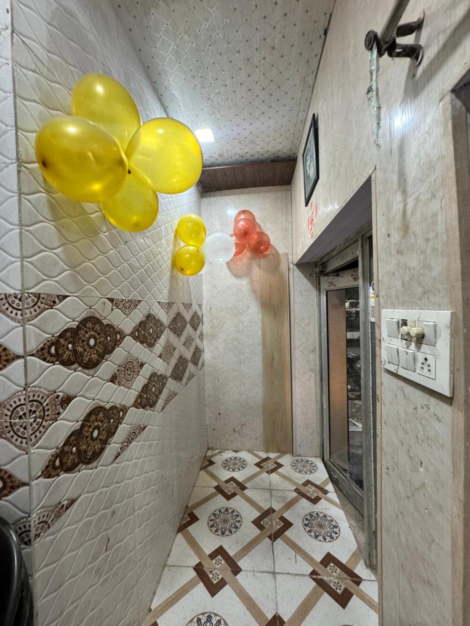Pakhi Residency Hotel Vrindāvan Exterior foto
