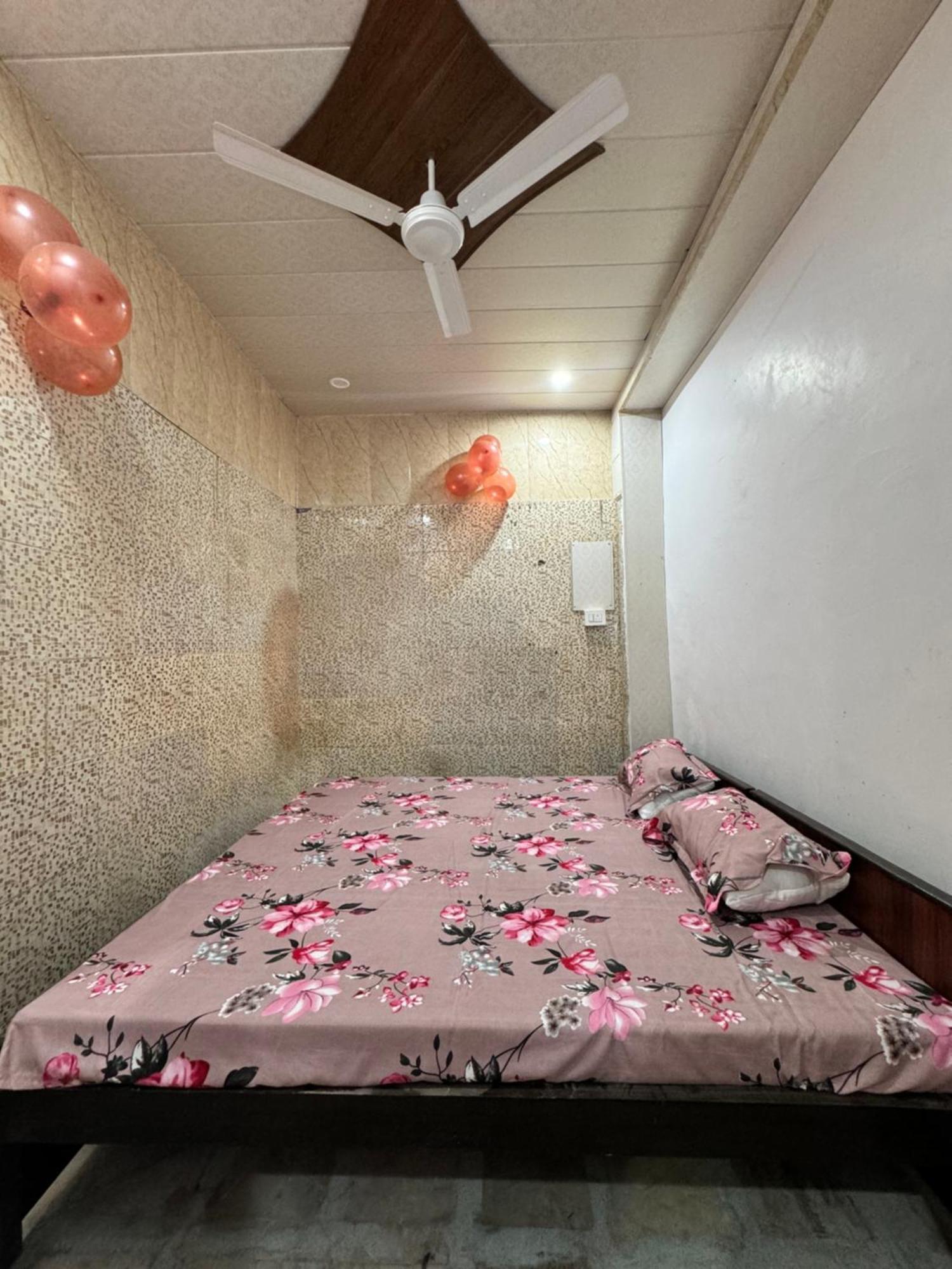Pakhi Residency Hotel Vrindāvan Exterior foto