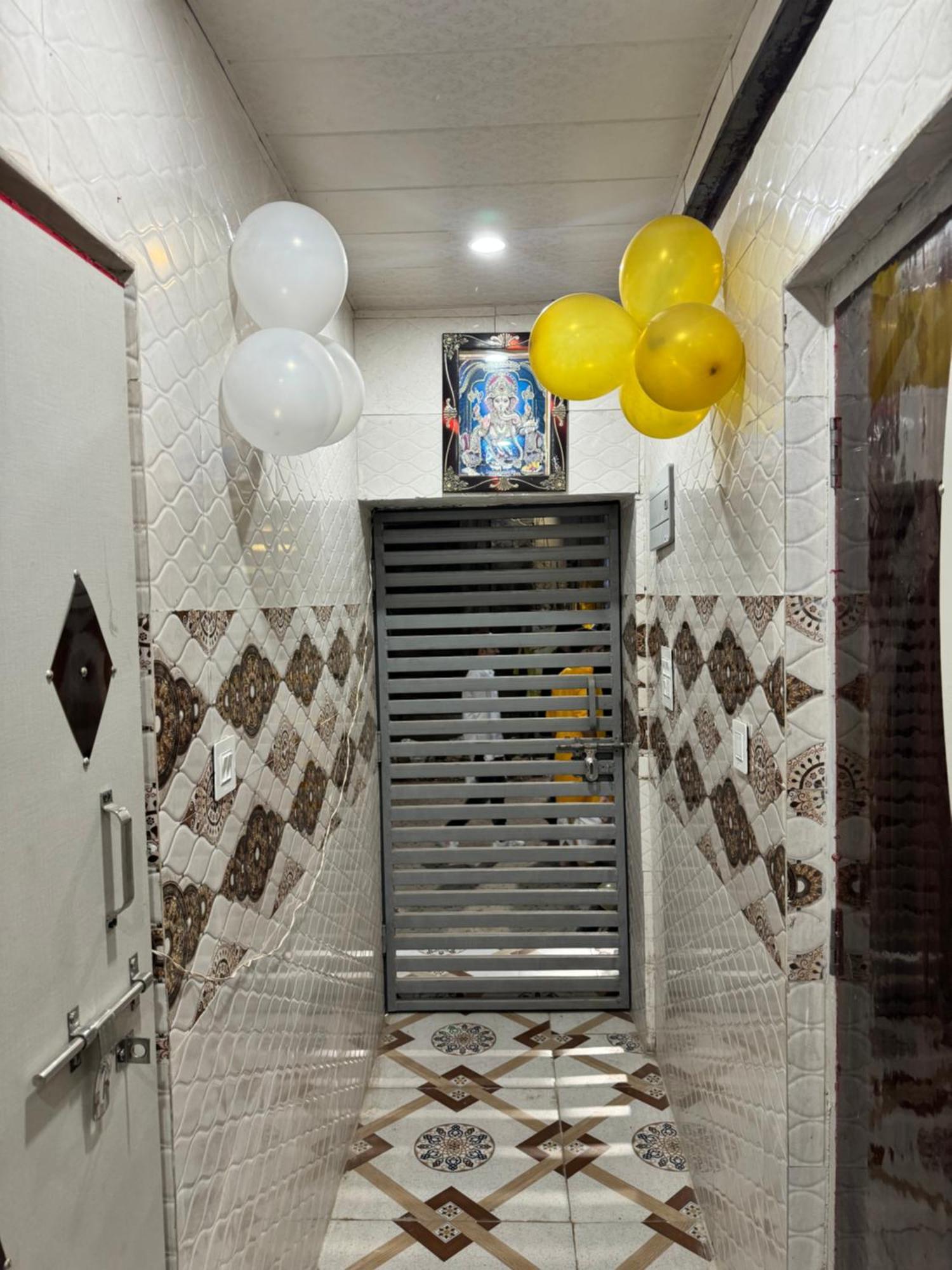 Pakhi Residency Hotel Vrindāvan Exterior foto