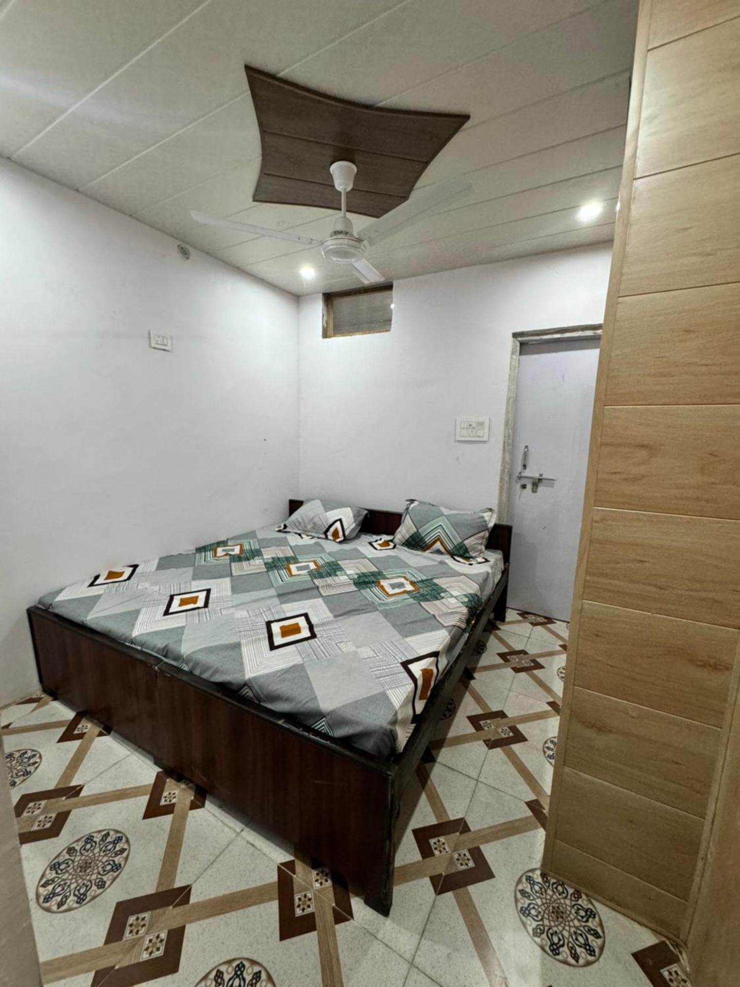 Pakhi Residency Hotel Vrindāvan Exterior foto