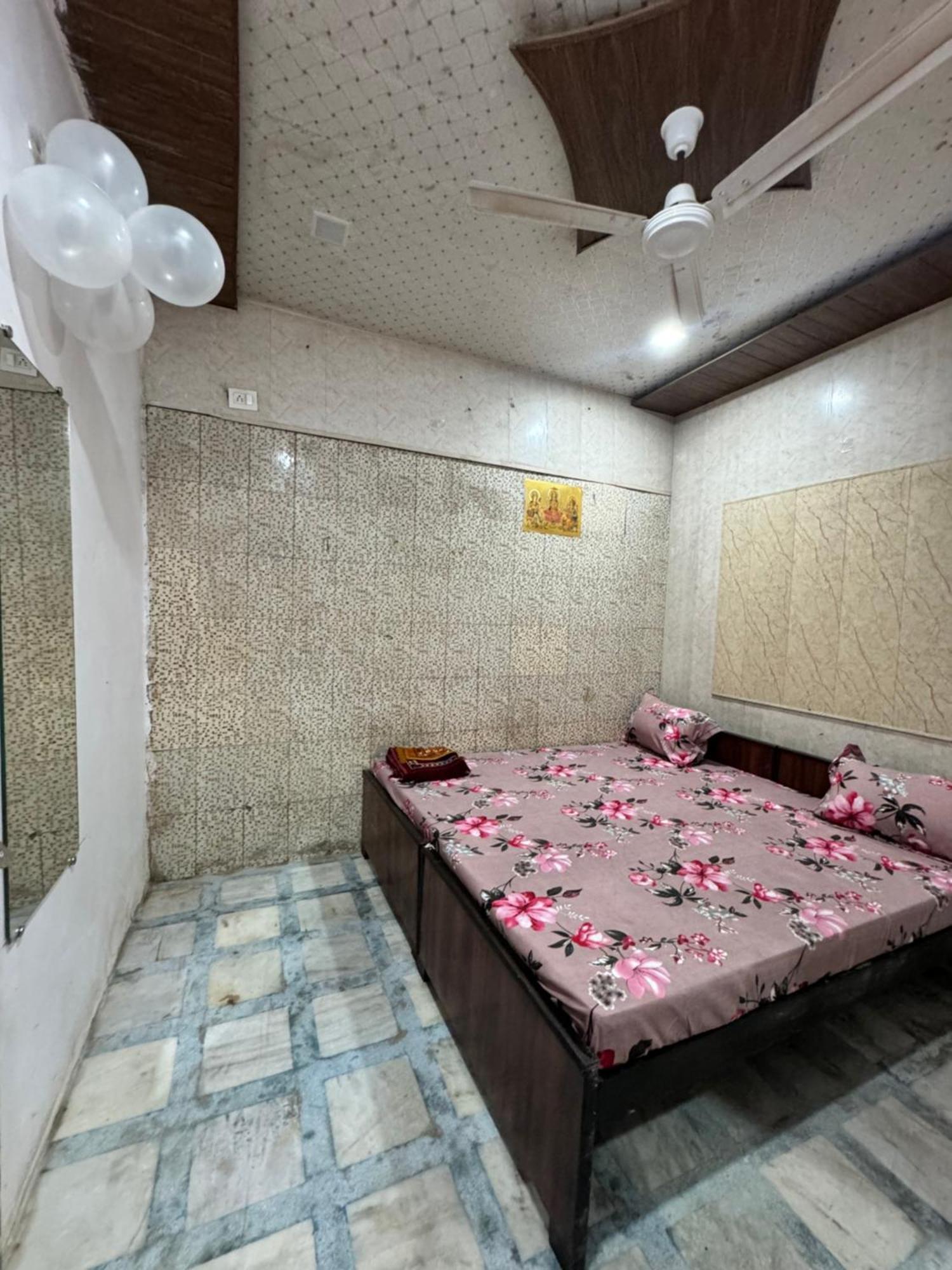Pakhi Residency Hotel Vrindāvan Exterior foto